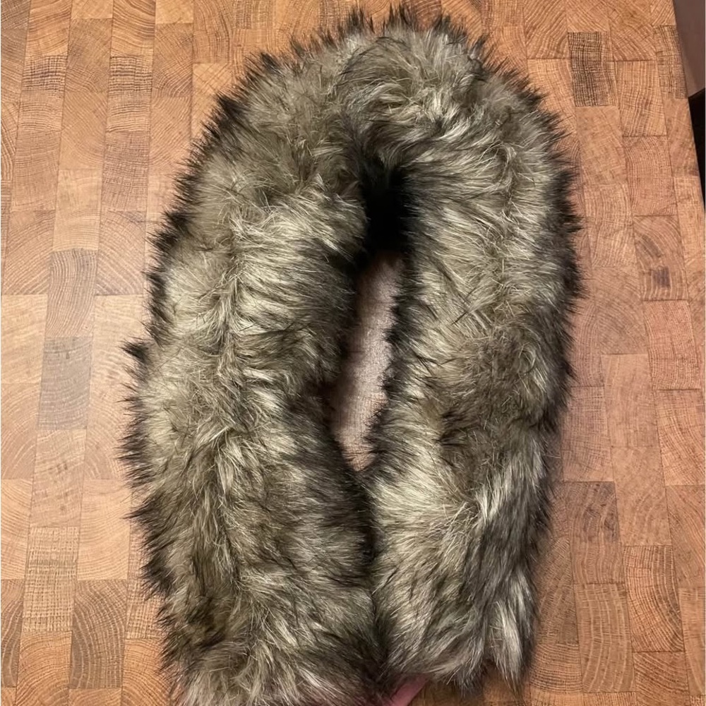 TNA winter jacket faux fur hood trim